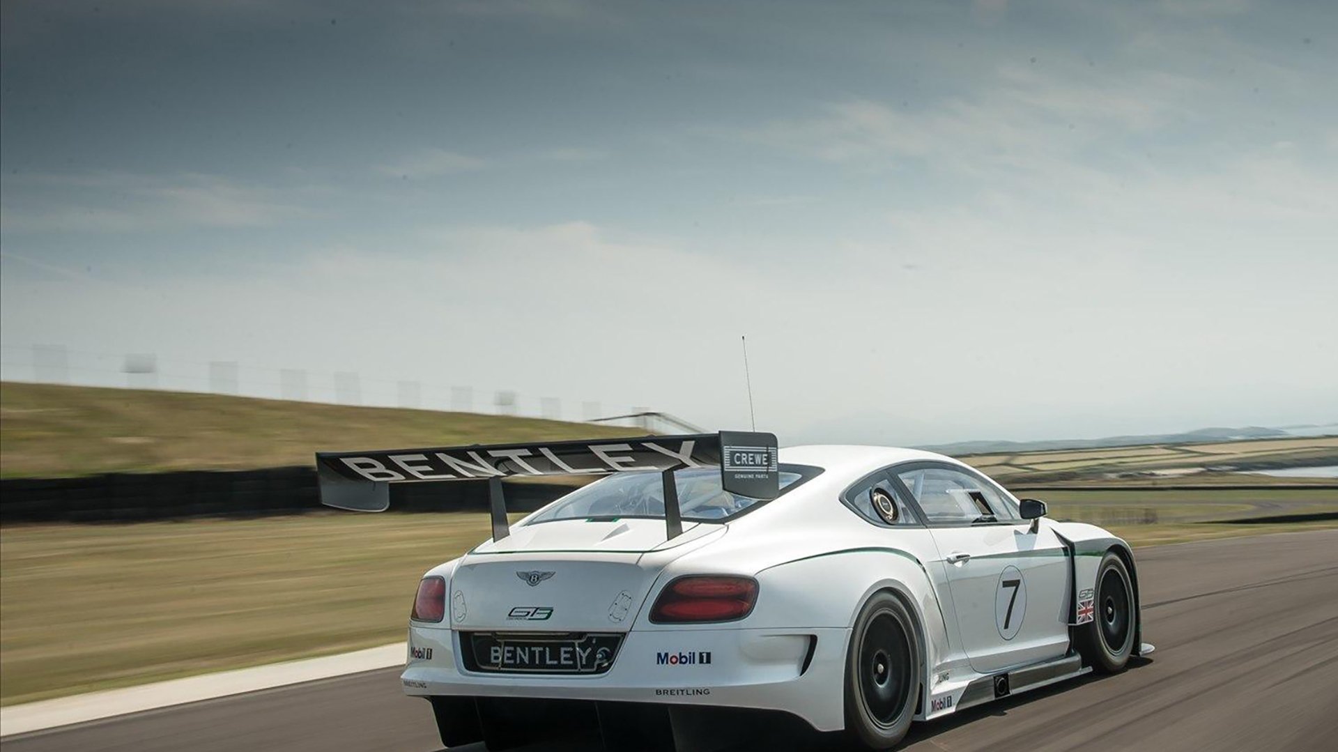 英超球队通过深度学习模型分析传球路线与成功率,英超转播技术